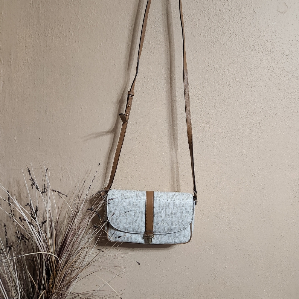 Michael kors crossbody